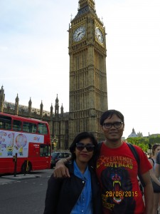 Inggris banget. Belakangnya ada Big Ben dan Double Decker Bus.